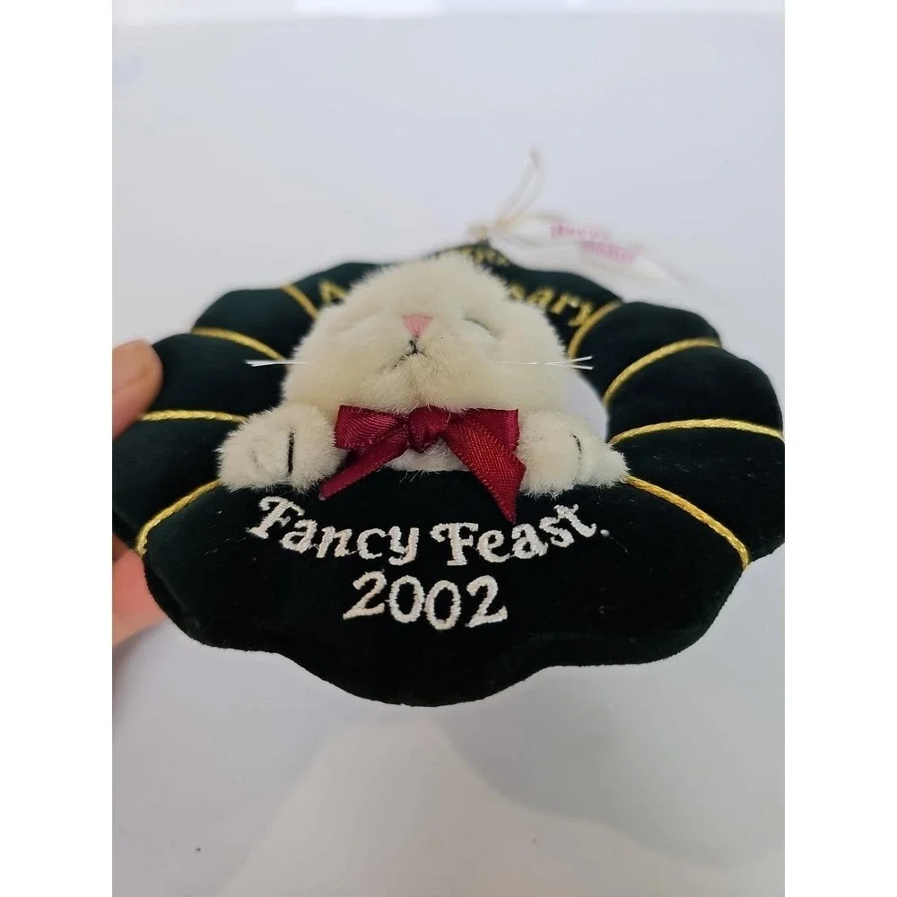 2002 Fancy Feast 20th Anniversary Plush Cat Wreath Ornament Holiday Collectible